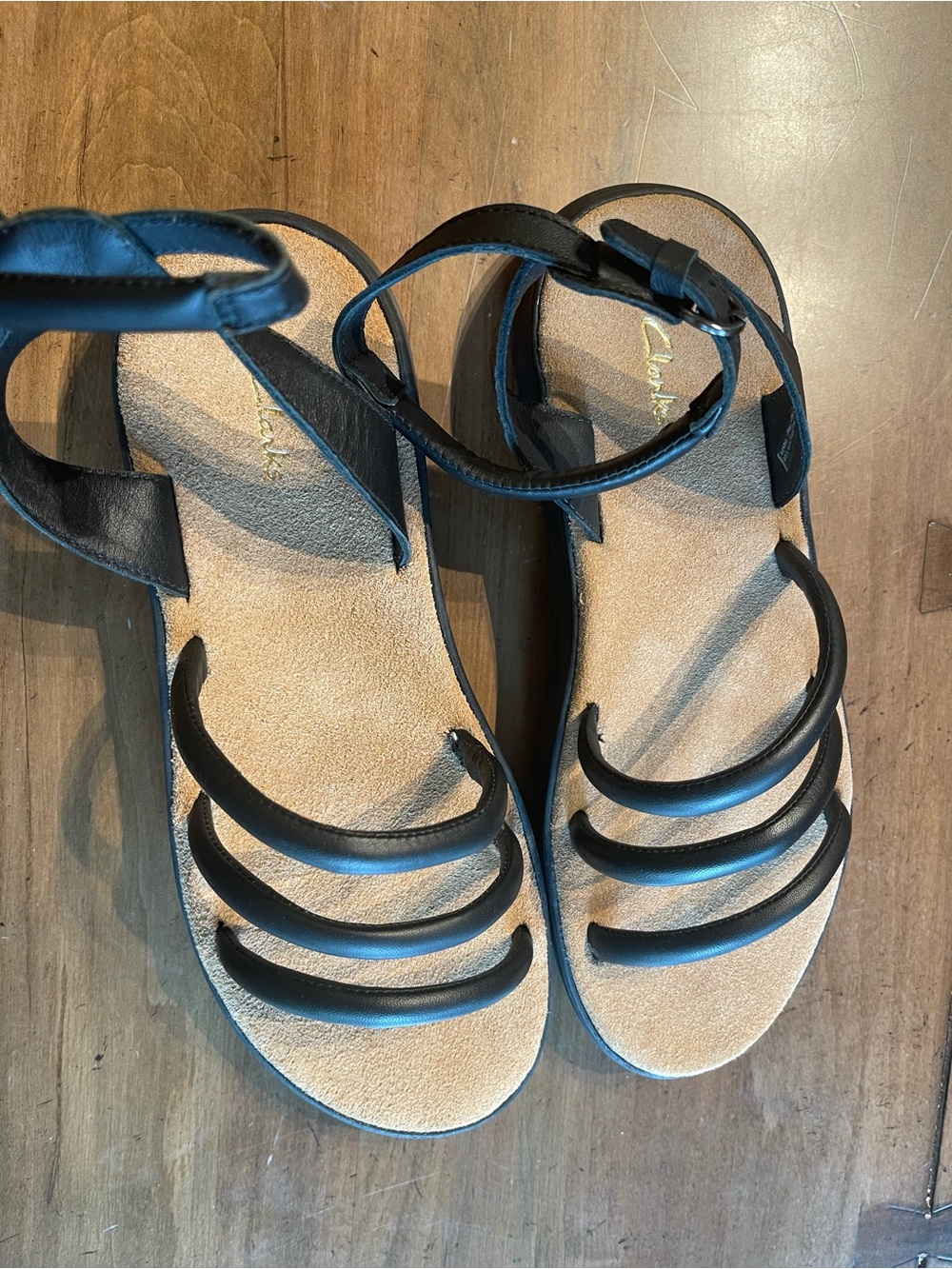 Clarks Women’s Black Multi-Strap Sandals with Tan Footbed - Picture 3 of 7
